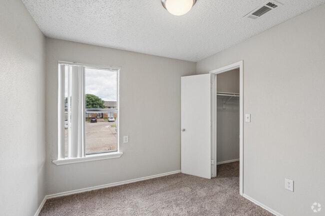 3BR, 2BA - 920SF - Bedroom