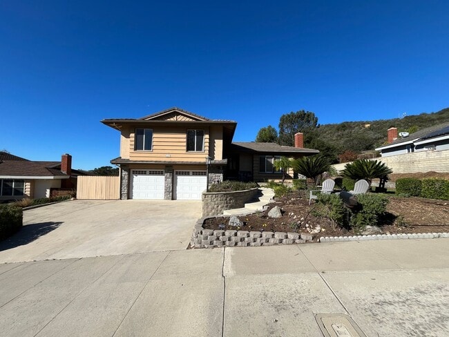 Building Photo - MOUNTAIN VIEWS!! Newbury Park 4+2.5 w/family rm, 2 fireplaces, cul-de-sac!