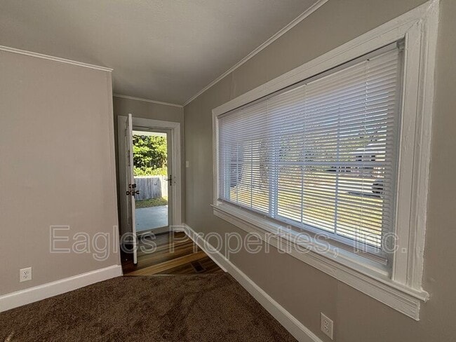 Photo - 905 N Pineview Ave