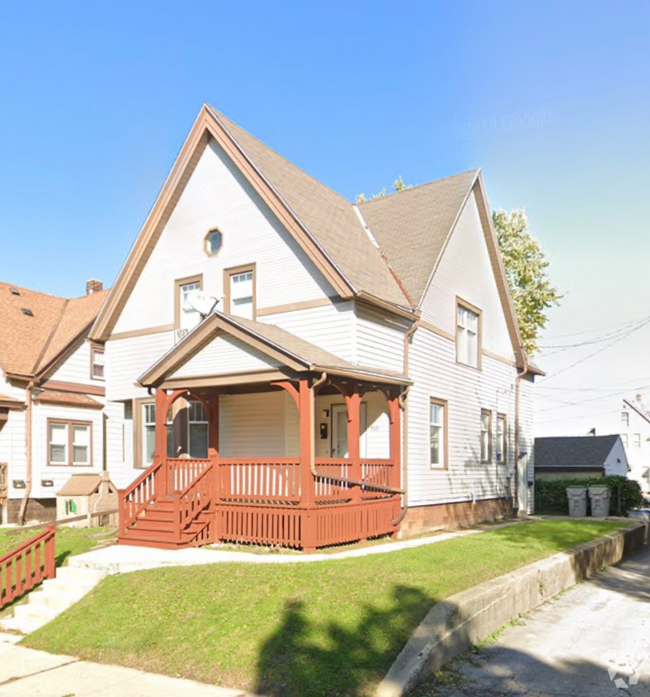 Building Photo - 710 S 29th St Unit Lower Rental