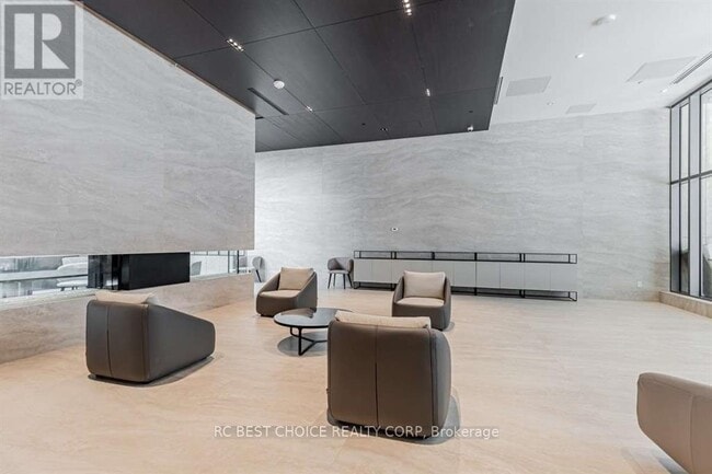 2221 Yonge St Unit 1803