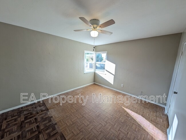 Photo - 542 Alvarado Dr SE