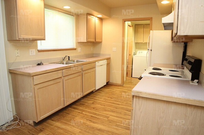 Photo - 2036 Glenmoor Dr