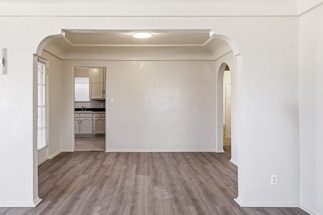 Coming Soon - Renovated Hyde Park Gem Near SoFi, LAX & Metro K Line