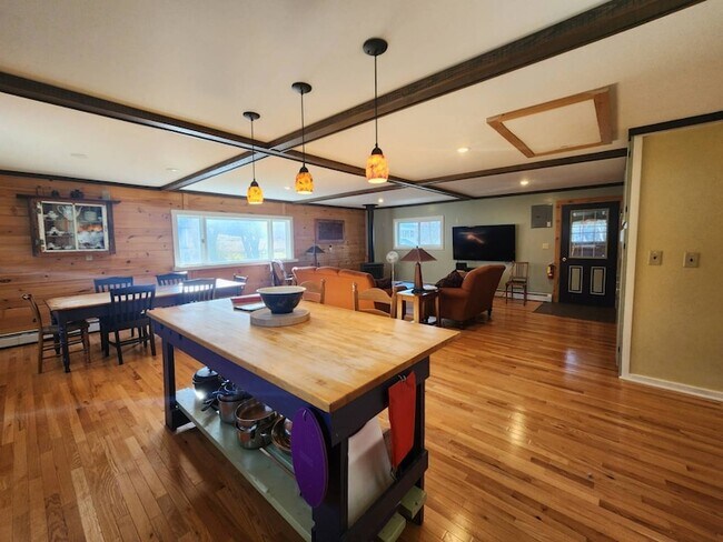 832 W Fulton Rd