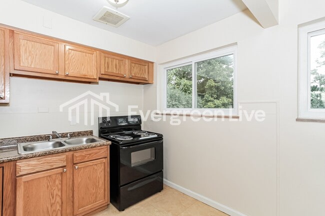 Photo - 154 Riddle Rd