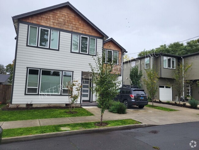 Building Photo - 4 bd 3.5ba dream home in the heart of the ...