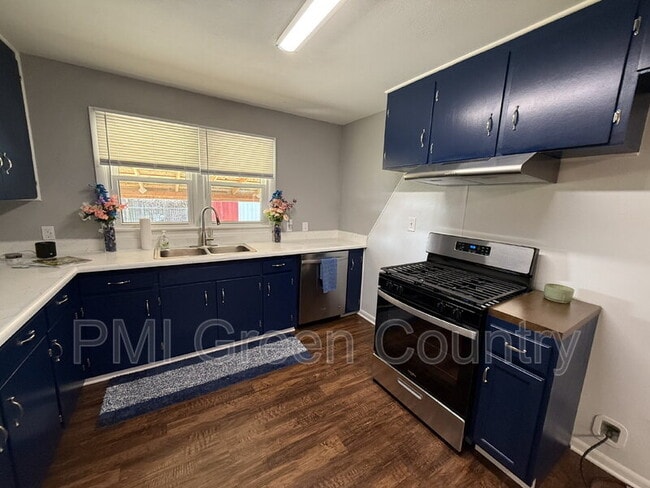 Photo - 9108 E Marshall St