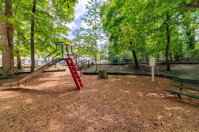 Cloverleaf Lake Townhouse Apartments