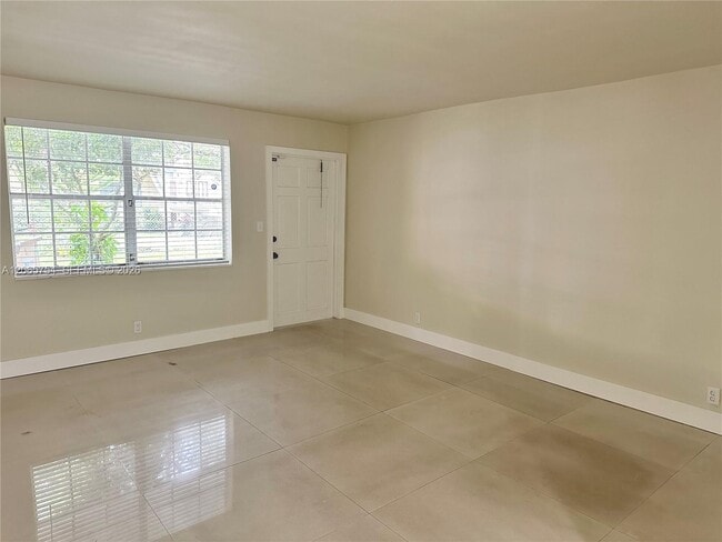 Photo - 5211 SW 91st Ave Unidad 1