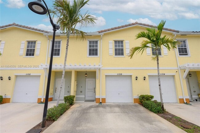 Building Photo - 1106 NW 40th Ter