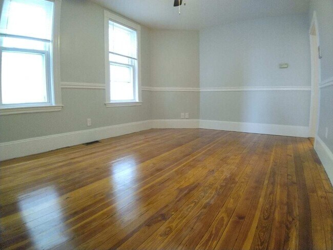 Photo - 114 Falcon St