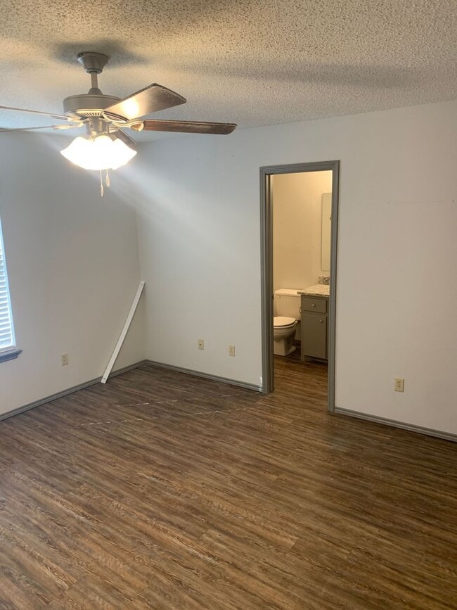 Photo - Cozy 2 bedroom 1 1/2 bath in Friendship ISD!
