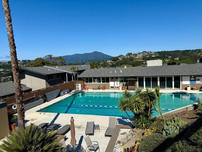 Photo - BEAUTIFUL UPPER 3BD/2BA UNIT PLUS BONUS ROOM. TIBURON CONDO. MT.TAM VIEWS! Unit 78
