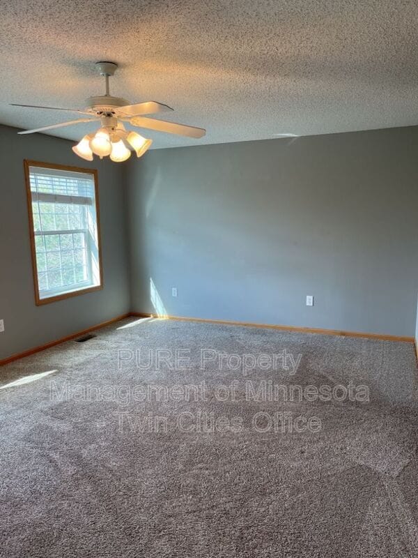 Photo - 4553 Victor Path