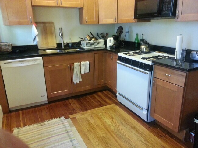 Photo - 163 Nicoll St Unit 2L