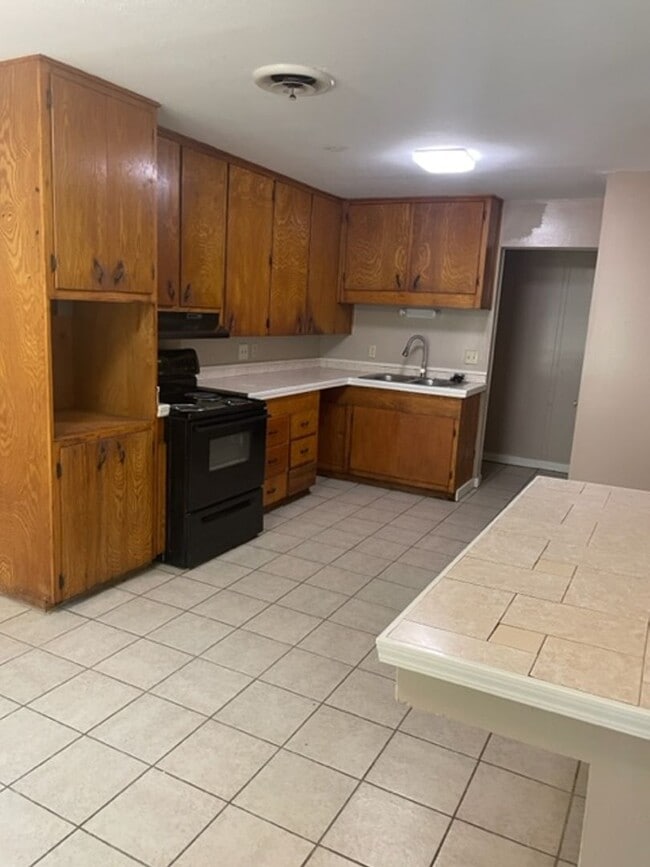 Photo - 411 Lindenwood Dr