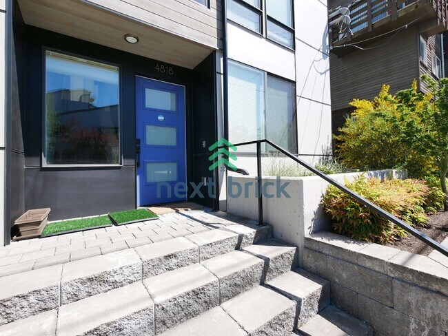 Photo - 3Bed 2Bath Stunning Townhome in Seattle Available August 1 for Rent!