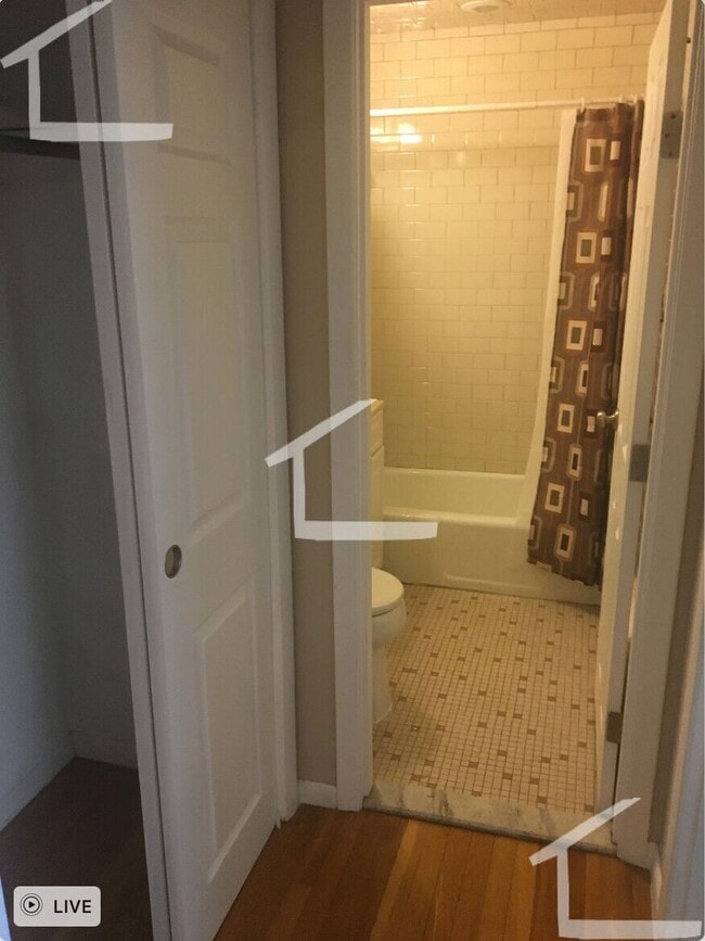 Photo - 360 Market St
