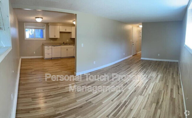 Building Photo - 1305-16 1/2 16 1/2 St S Unit Lower Rental