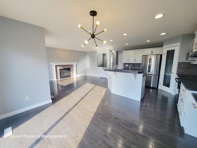 1020-118A 118a St SW