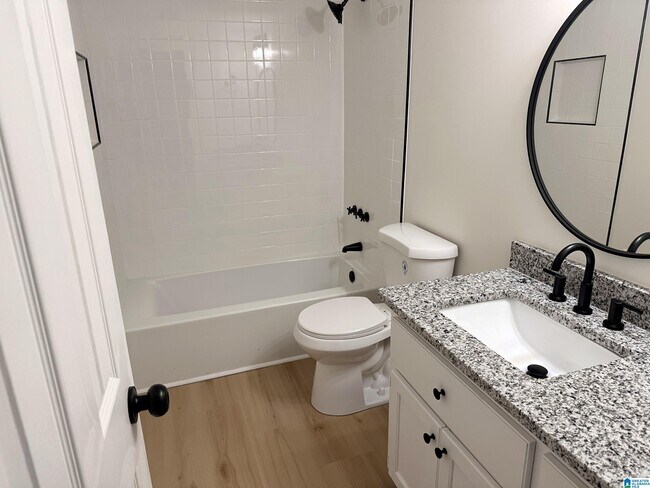 Photo - 121 Kentwood Way