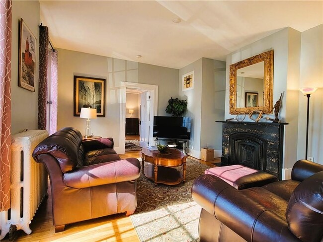 Photo - 92 Pelham St