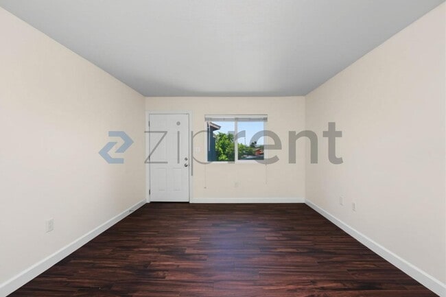 Photo - Unit B213