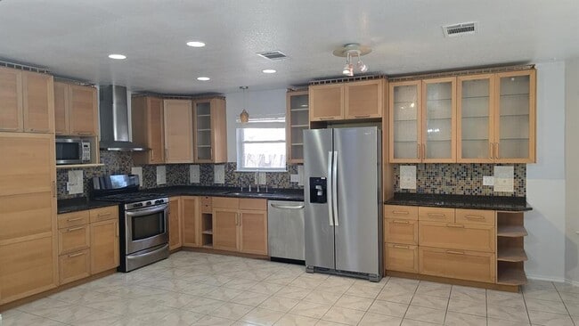 Photo - 7704 Earp Way