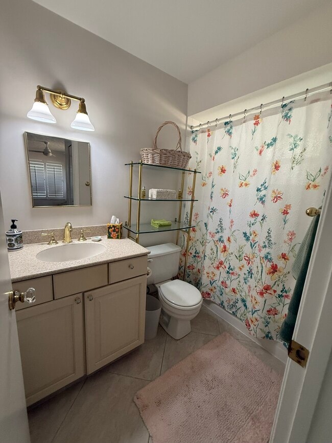 Photo - 590 NE Lima Vias