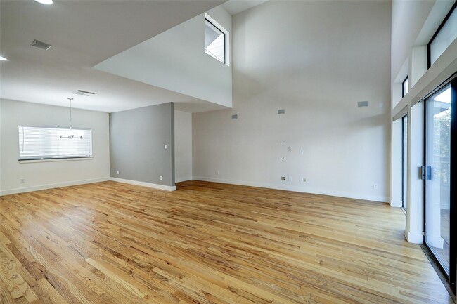 Photo - 2202 Bastrop St