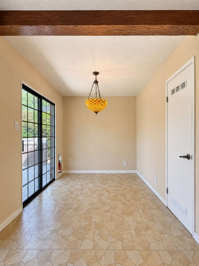 Photo - 1220 Deer Rd