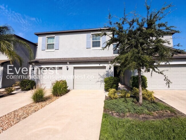 Building Photo - 3-Bed/2-Bath Town Home/Available Soon!