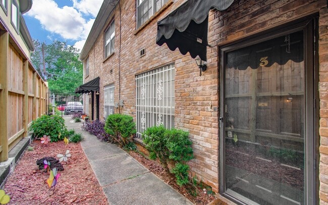 Building Photo - 1713 Huldy St Unit 3