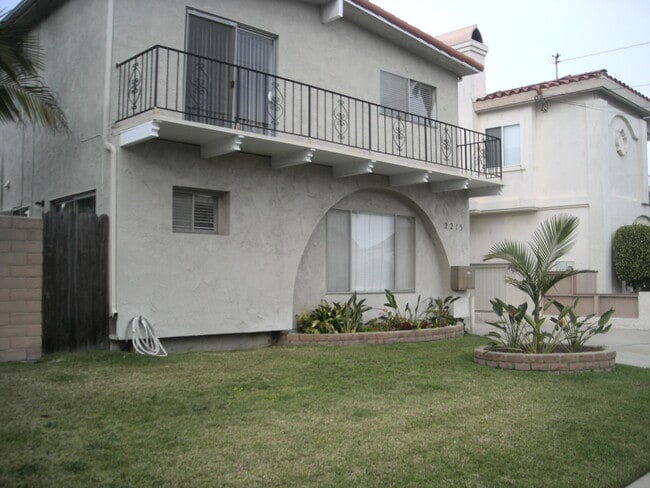 Building Photo - 2215 Clark Ln Unit A Rental