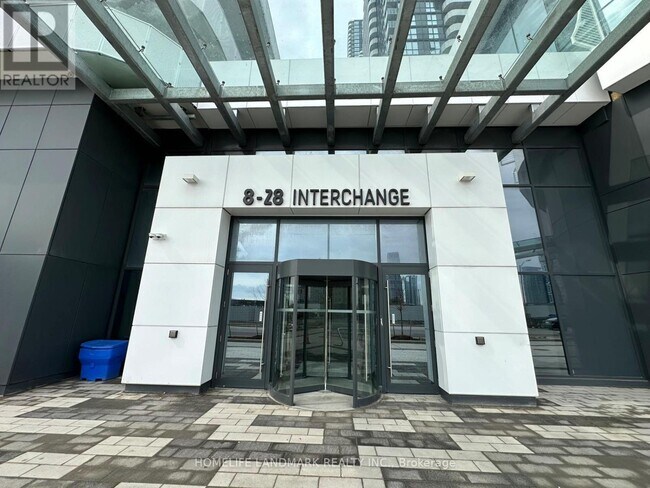 Photo - 28 Interchange Wy Unité 3815