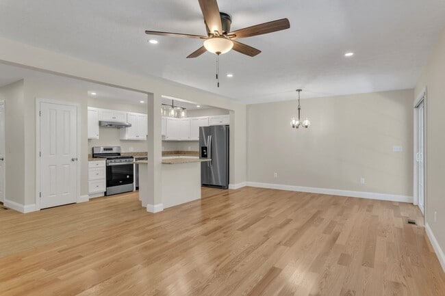 Photo - 96-98 Royal Ln