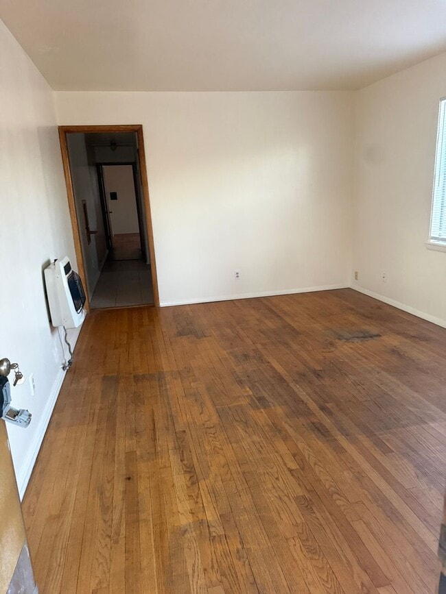 Photo - For Lease: Charming 1-Bedroom Duplex in the Heart of Yukon!