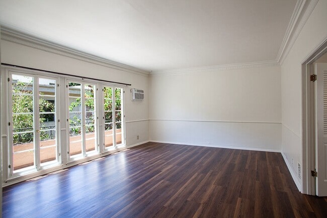 Building Photo - Charming Vintage 1 Bed / 1 Bath in the Heart of West Hollywood