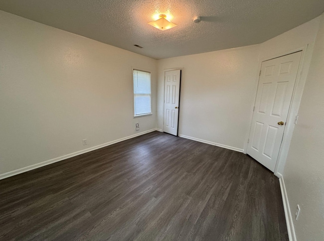 Photo - 209 Commercial St