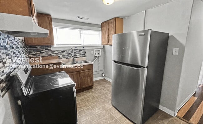 Photo - 1924 Blackford St Unit a