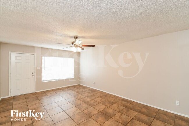 Photo - 940 E Loma Vista Dr