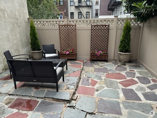 Building Photo - 138 Garden St Unit 1 Rental