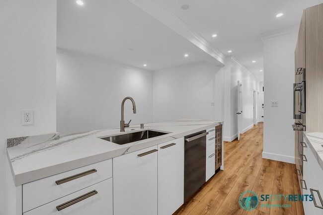 Photo - Russian Hill: Recently Remodeled Flat with In-Unit Washer & Dryer & A/C Unit 1636 Leavenworth Street
