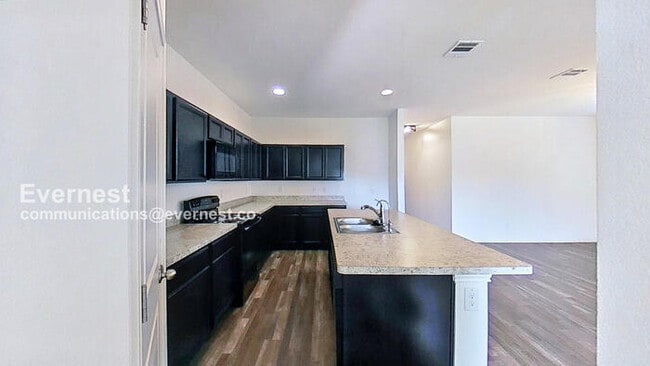 Photo - 400 Seneca Loop