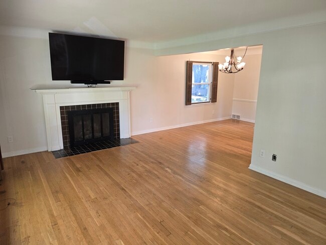 Photo - 1762 Bournemouth Rd