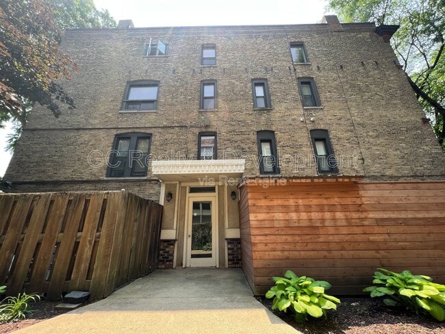 Building Photo - 2145 N Lakewood Ave Unit 3NR
