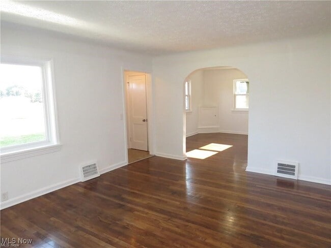 Building Photo - 6424 N Ridge Rd Rental