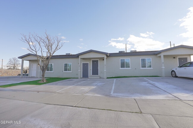 Photo - 8761 Lawson St