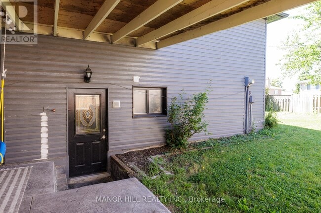 Photo - 654 Eaglemount Crescent